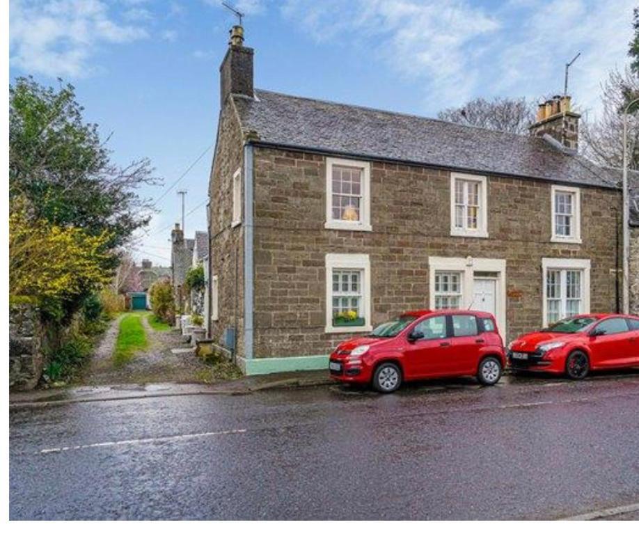 Pretty Ground Cottage In Comrie Exterior photo